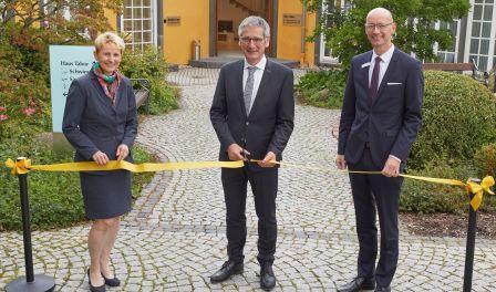 Offizielle Eröffnung durch Dr. Yvonne Zimmermann, Hendrik Hering, Präsident des Landtags Rheinland-Pfalz, Peter Rausch (v.l.n.r.)